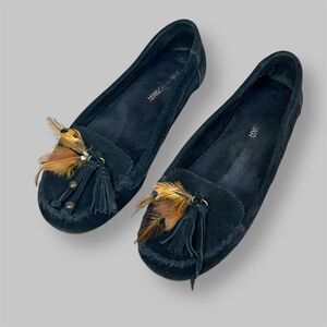 Minnetonka Moccasin Womens 7 Black Suede Leather Flats Feather Tassel Moc Loafer
